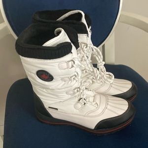 Women’s Cougar Bonair Waterproof white boots size 9 NIB